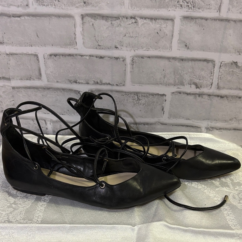 Guess Black Lace-Up calf Women's Flats size 8.5